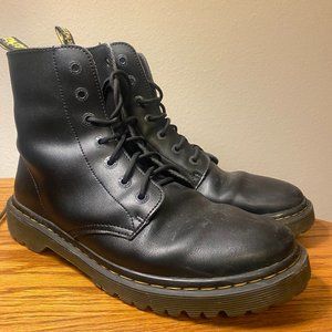 Dr. Martens Classic Leather boot